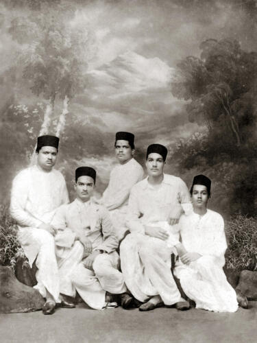 Onker Mull Ji ( Extreme Right) with Brothers